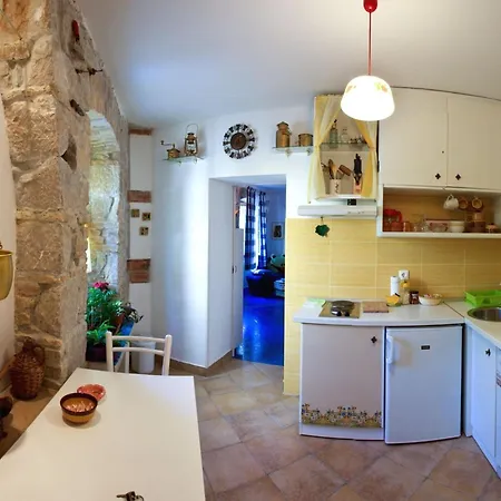 Sretna - Apartment *