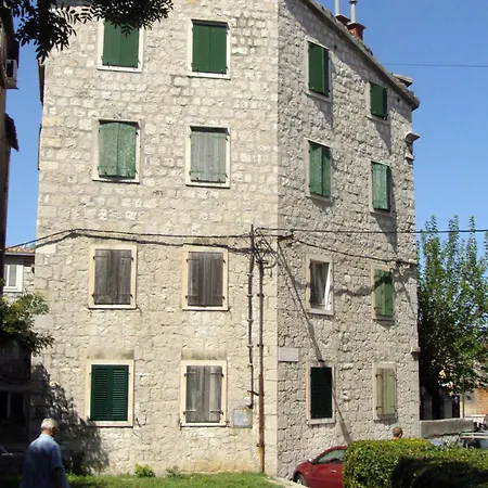 Sretna - *